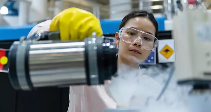 Laboratories-clinics-generating-LN2_1200